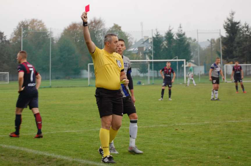 Piłka nożna. V liga krośnieńska. Mecz Nafta Jedlicze - Ostoja Kołaczyce 1-3