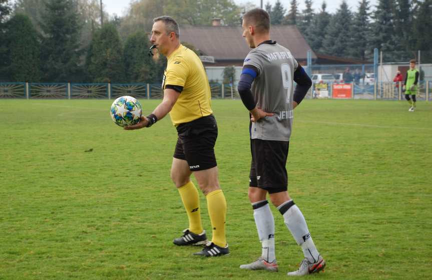 Piłka nożna. V liga krośnieńska. Mecz Nafta Jedlicze - Ostoja Kołaczyce 1-3