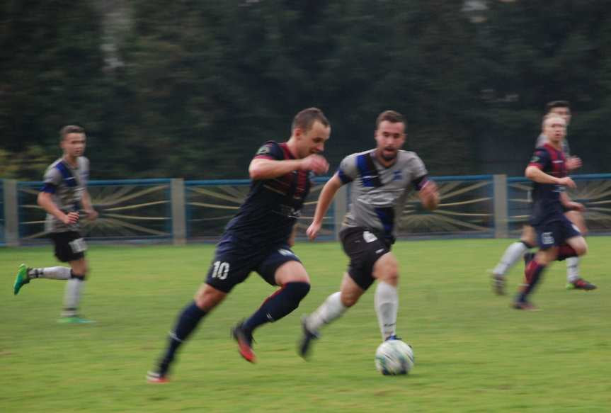 Piłka nożna. V liga krośnieńska. Mecz Nafta Jedlicze - Ostoja Kołaczyce 1-3