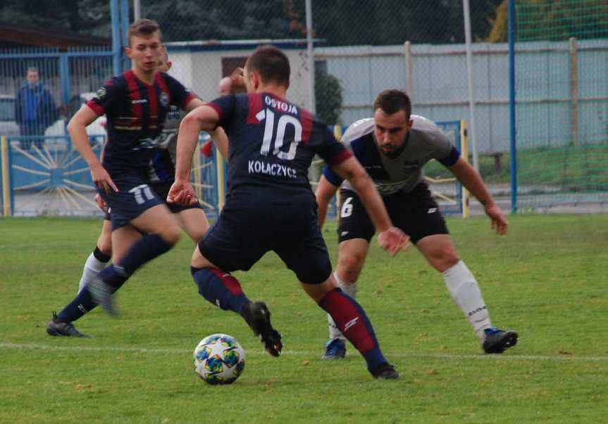 Piłka nożna. V liga krośnieńska. Mecz Nafta Jedlicze - Ostoja Kołaczyce 1-3