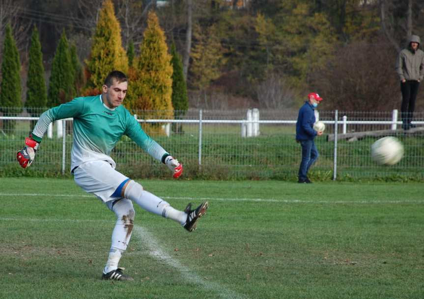 Piłka nożna. V liga krośnieńska. Mecz Ostoja Kołaczyce - LKS Czeluśnica 1-1