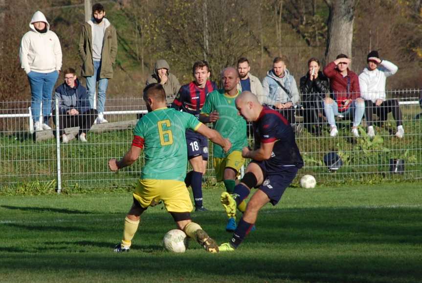 Piłka nożna. V liga krośnieńska. Mecz Ostoja Kołaczyce - LKS Czeluśnica 1-1