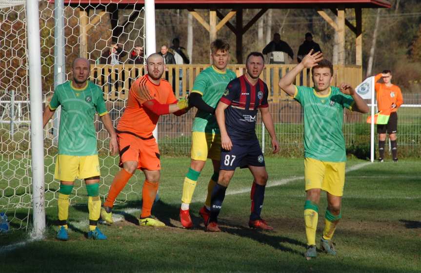 Piłka nożna. V liga krośnieńska. Mecz Ostoja Kołaczyce - LKS Czeluśnica 1-1