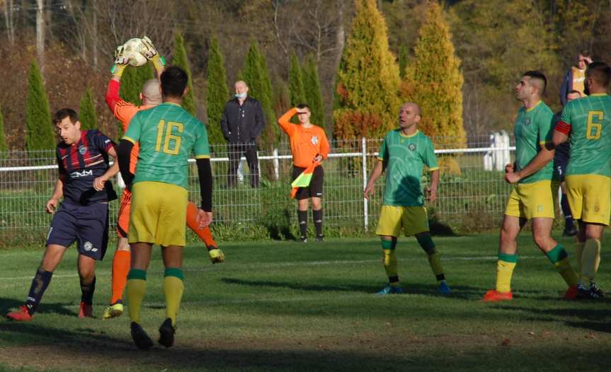 Piłka nożna. V liga krośnieńska. Mecz Ostoja Kołaczyce - LKS Czeluśnica 1-1