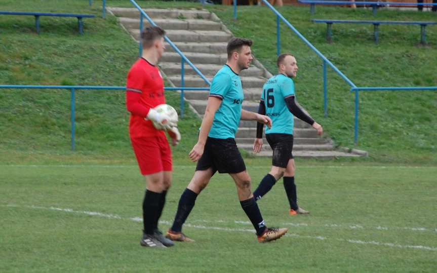 Piłka nożna. V liga krośnieńska. Mecz Tempo Nienaszów - Cosmos Nowotaniec 1-1