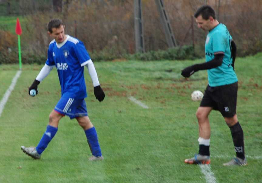 Piłka nożna. V liga krośnieńska. Mecz Tempo Nienaszów - Cosmos Nowotaniec 1-1