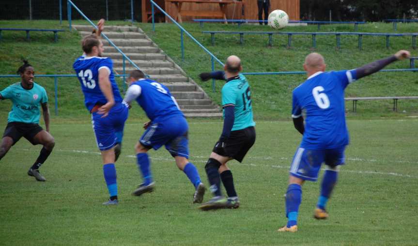 Piłka nożna. V liga krośnieńska. Mecz Tempo Nienaszów - Cosmos Nowotaniec 1-1