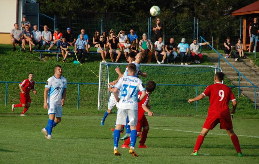 Piłka nożna. V liga krośnieńska. Mecz Tempo Nienaszów - Kotwica Korczyna 4-1