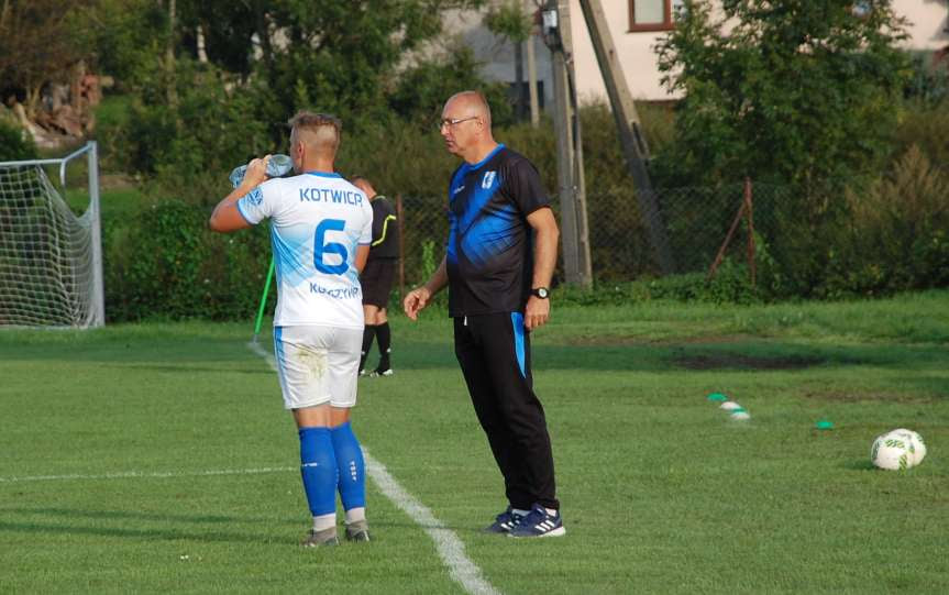 Piłka nożna. V liga krośnieńska. Mecz Tempo Nienaszów - Kotwica Korczyna 4-1