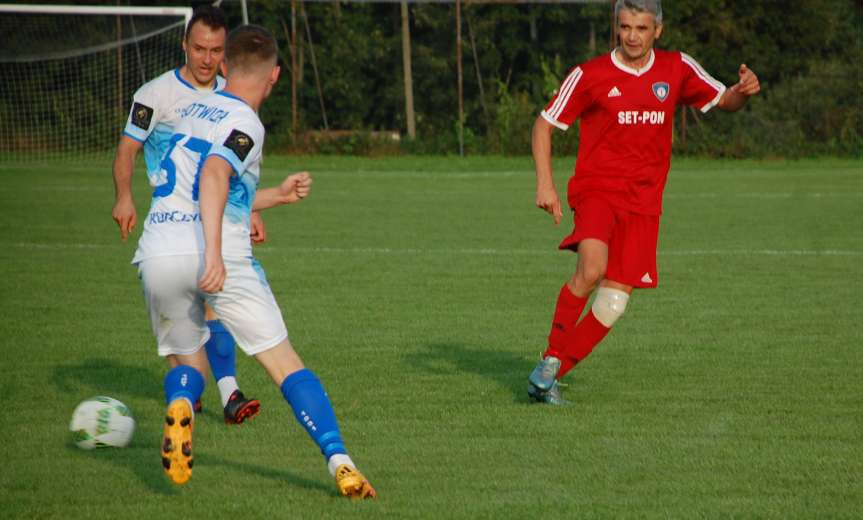 Piłka nożna. V liga krośnieńska. Mecz Tempo Nienaszów - Kotwica Korczyna 4-1