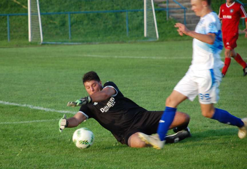 Piłka nożna. V liga krośnieńska. Mecz Tempo Nienaszów - Kotwica Korczyna 4-1