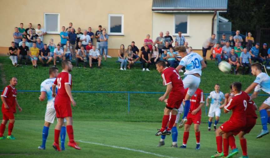 Piłka nożna. V liga krośnieńska. Mecz Tempo Nienaszów - Kotwica Korczyna 4-1