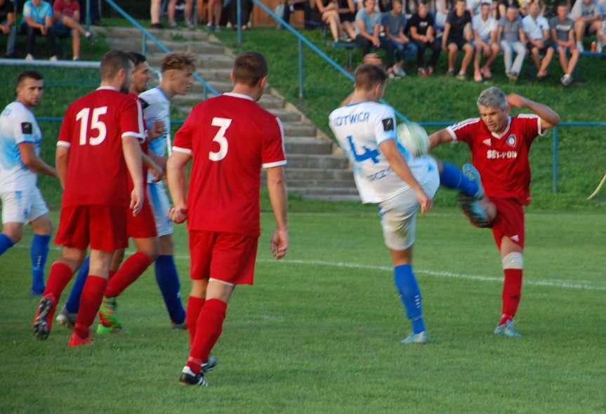 Piłka nożna. V liga krośnieńska. Mecz Tempo Nienaszów - Kotwica Korczyna 4-1