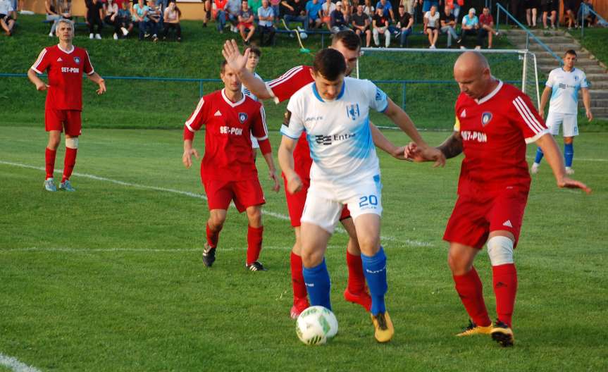 Piłka nożna. V liga krośnieńska. Mecz Tempo Nienaszów - Kotwica Korczyna 4-1