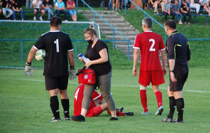 Piłka nożna. V liga krośnieńska. Mecz Tempo Nienaszów - Kotwica Korczyna 4-1