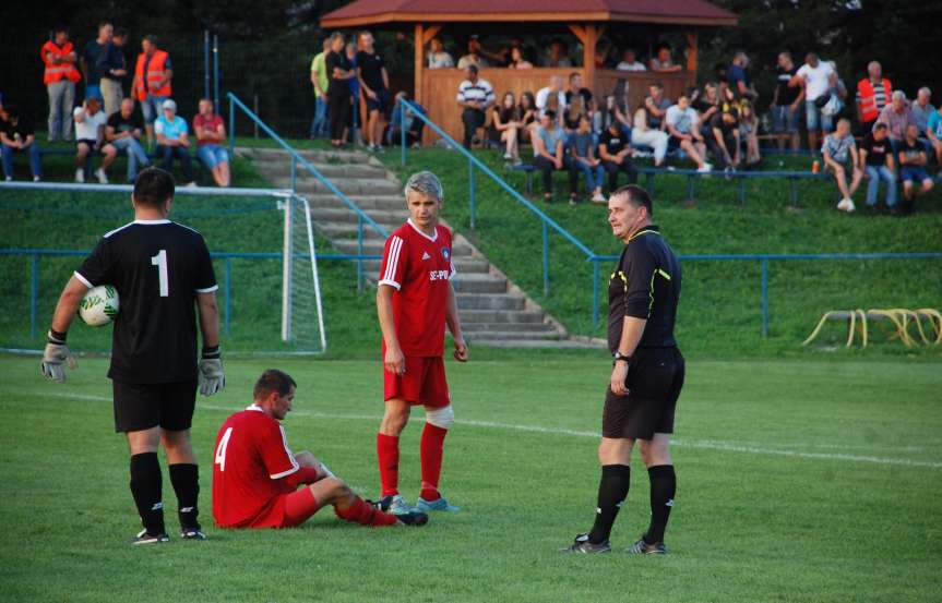 Piłka nożna. V liga krośnieńska. Mecz Tempo Nienaszów - Kotwica Korczyna 4-1