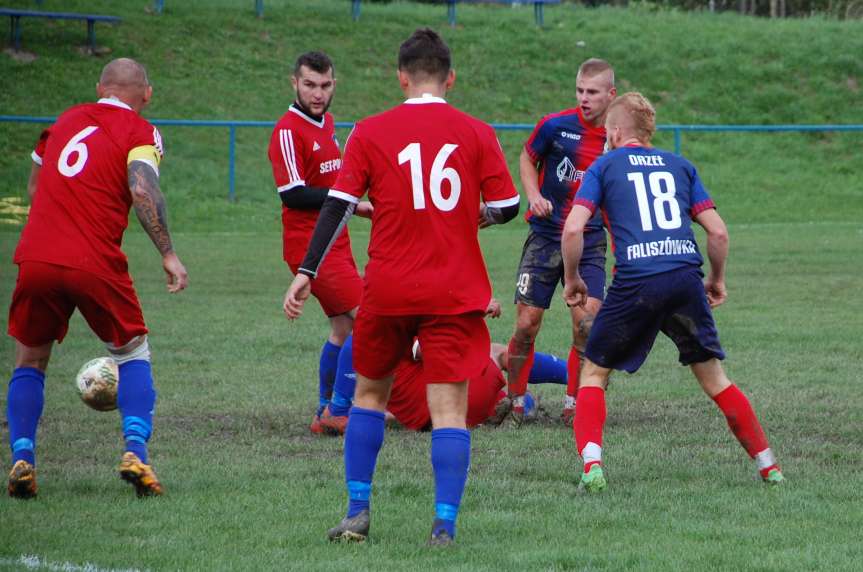 Piłka nożna. V liga krośnieńska. Mecz Tempo Nienaszów - Orzeł Faliszówka 2-0