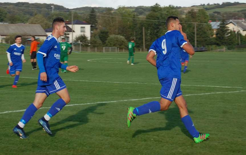 Piłka nożna. V liga krośnieńska. Mecz Tempo Nienaszów - Zamczysko Odrzykoń 4-0