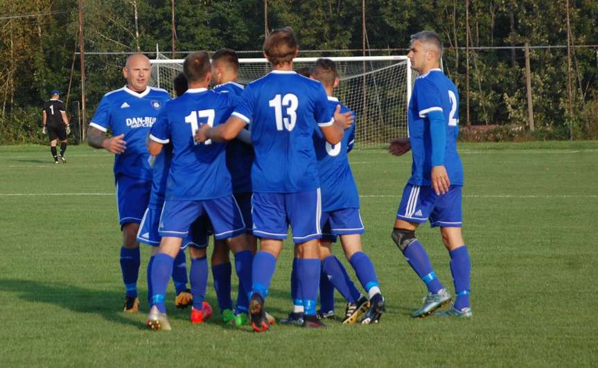 Piłka nożna. V liga krośnieńska. Mecz Tempo Nienaszów - Zamczysko Odrzykoń 4-0