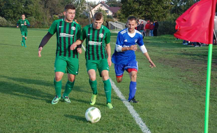 Piłka nożna. V liga krośnieńska. Mecz Tempo Nienaszów - Zamczysko Odrzykoń 4-0