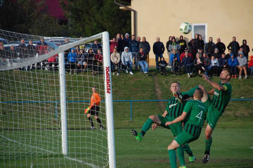 Piłka nożna. V liga krośnieńska. Mecz Tempo Nienaszów - Zamczysko Odrzykoń 4-0