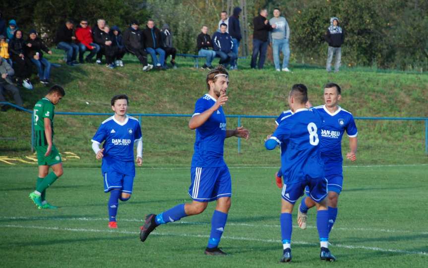 Piłka nożna. V liga krośnieńska. Mecz Tempo Nienaszów - Zamczysko Odrzykoń 4-0