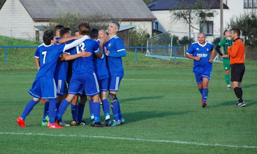 Piłka nożna. V liga krośnieńska. Mecz Tempo Nienaszów - Zamczysko Odrzykoń 4-0