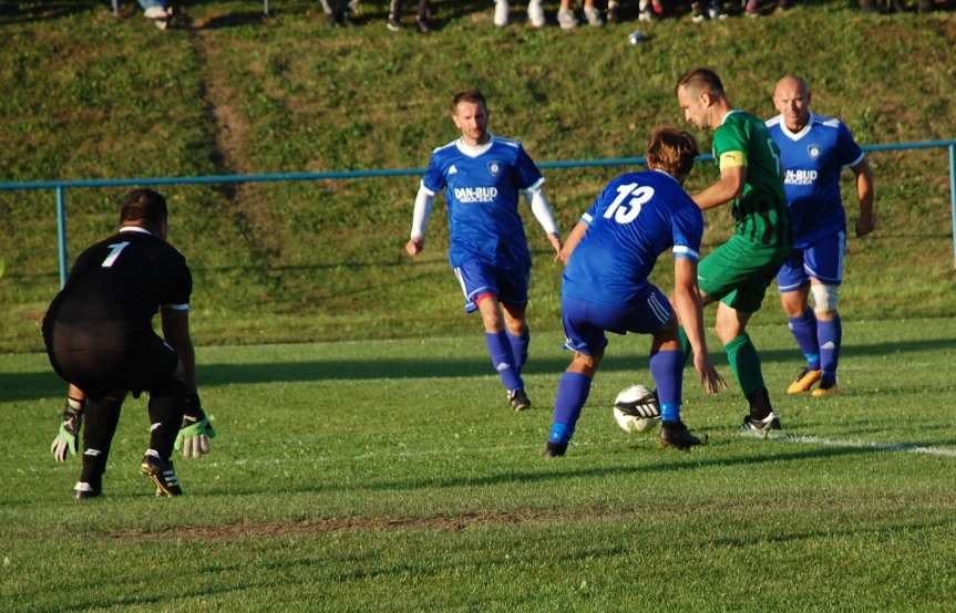 Piłka nożna. V liga krośnieńska. Mecz Tempo Nienaszów - Zamczysko Odrzykoń 4-0