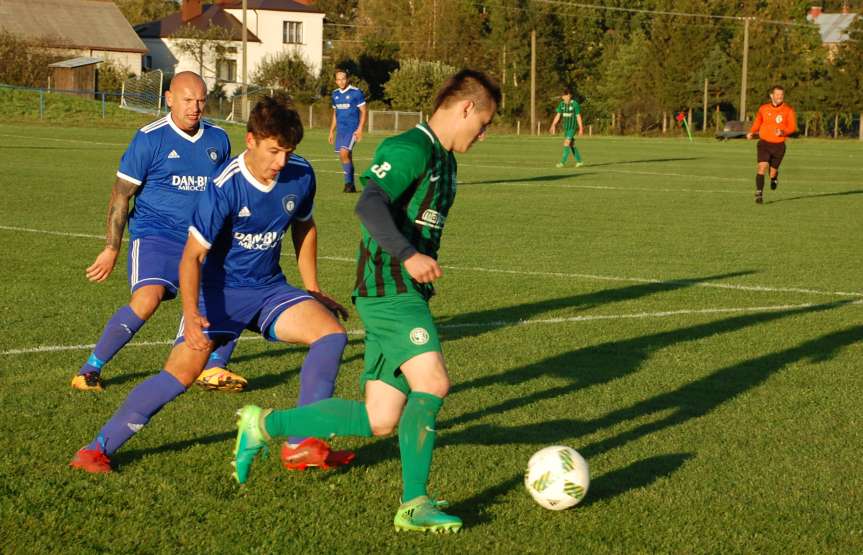 Piłka nożna. V liga krośnieńska. Mecz Tempo Nienaszów - Zamczysko Odrzykoń 4-0