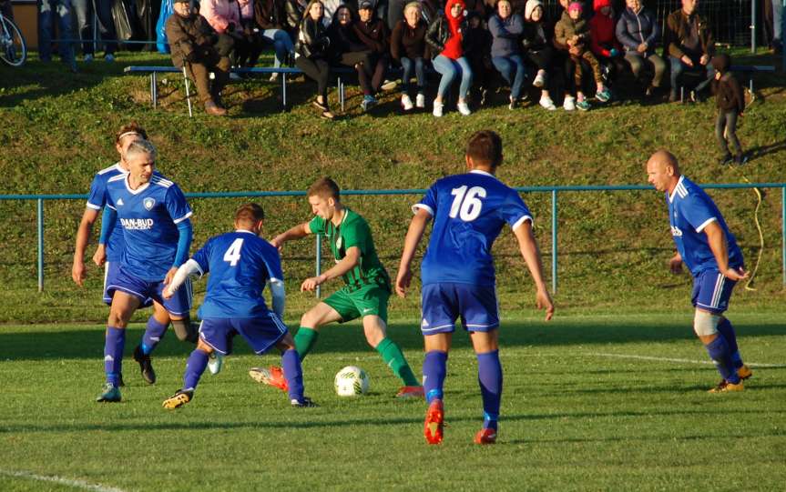 Piłka nożna. V liga krośnieńska. Mecz Tempo Nienaszów - Zamczysko Odrzykoń 4-0