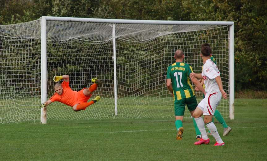 Piłka nożna. V liga. LKS Czeluśnica - Cosmos Nowotaniec 0-7