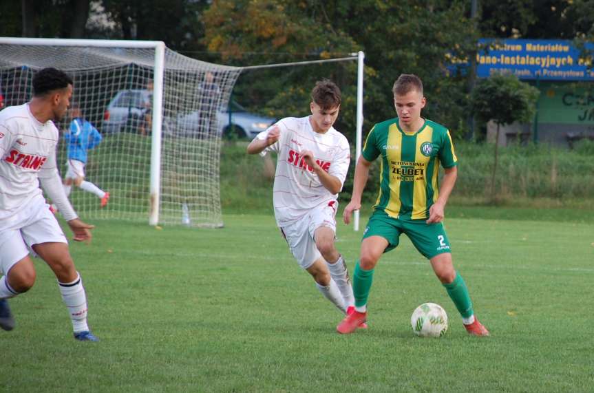 Piłka nożna. V liga. LKS Czeluśnica - Cosmos Nowotaniec 0-7