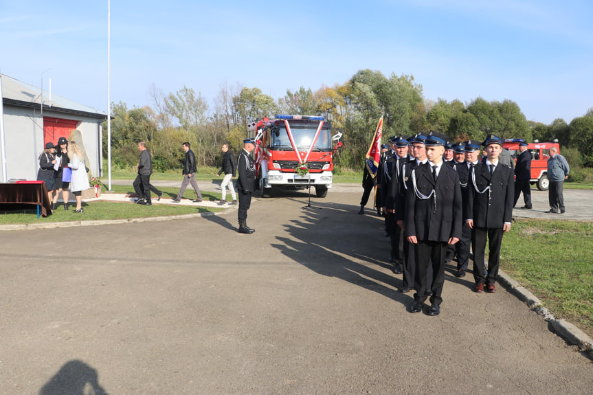 Przekazanie samochodu OSP w Załężu