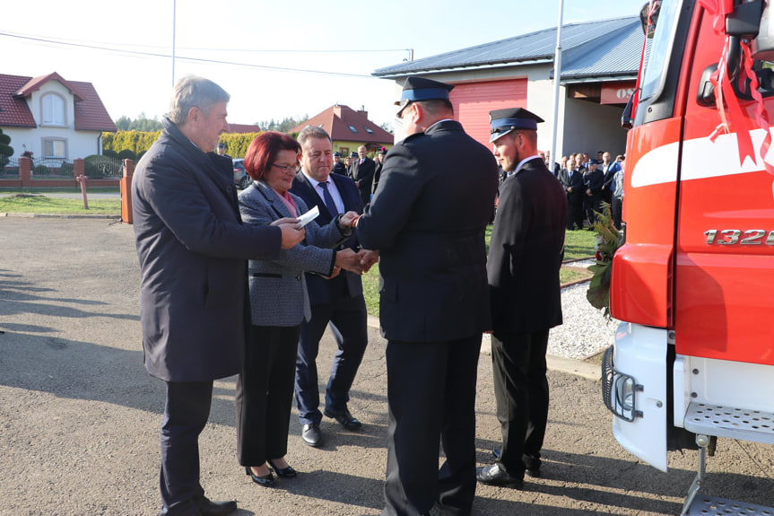 Przekazanie samochodu OSP w Załężu