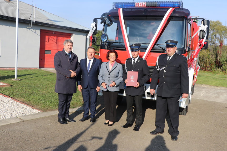 Przekazanie samochodu OSP w Załężu