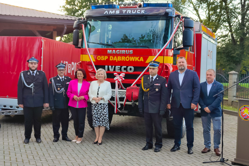 Przekazanie samochodu pożarniczego dla OSP Dąbrówka