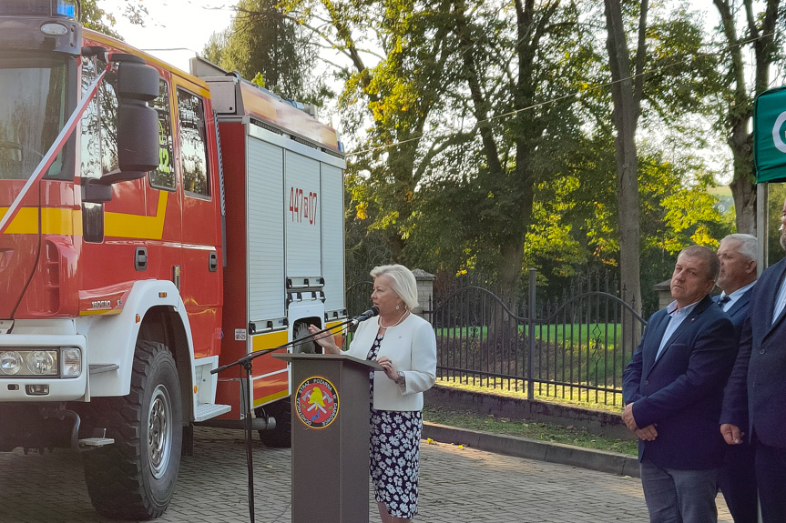 Przekazanie samochodu pożarniczego dla OSP Dąbrówka