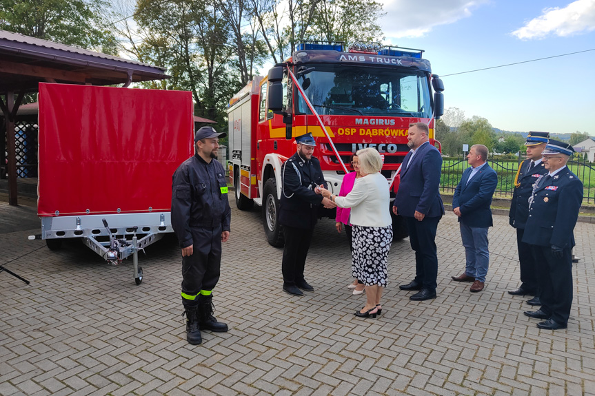 Przekazanie samochodu pożarniczego dla OSP Dąbrówka