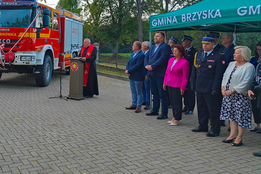 Przekazanie samochodu pożarniczego dla OSP Dąbrówka