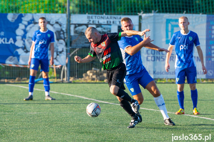 Przełęcz Dukla - Zamczysko Mrukowa 1:5