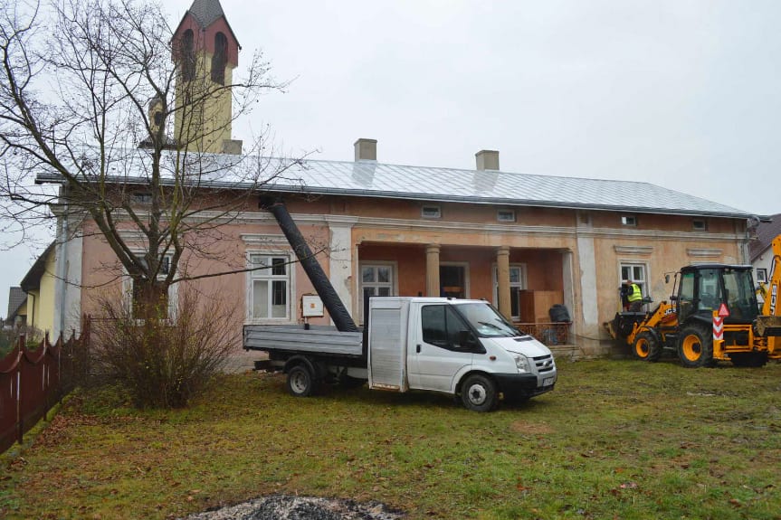 Remont zabytkowej plebanii w Szebniach