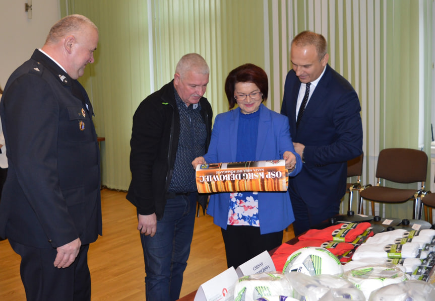 Sprzęt trafił do strażaków i klubów sportowych