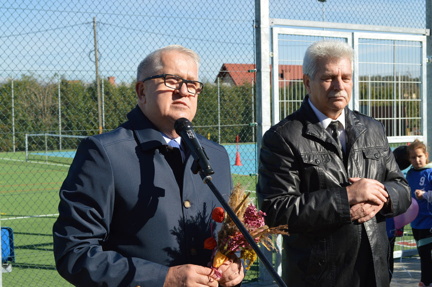 Szkoła Podstawowa w Osobnicy ma wielofunkcyjne boisko 