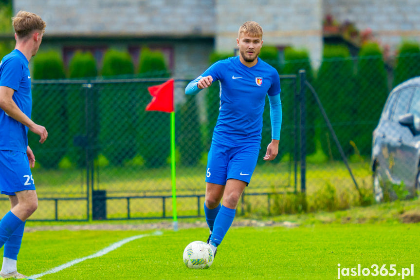 Tempo Nienaszów - Karpaty Krosno 0:5