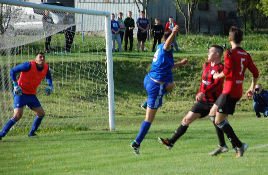 Tempo Nienaszów - Markiewicza Krosno 2-1