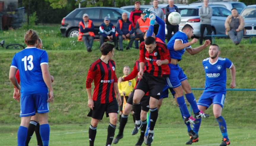 Tempo Nienaszów - Markiewicza Krosno 2-1