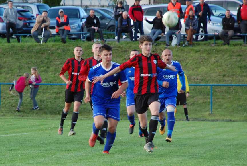 Tempo Nienaszów - Markiewicza Krosno 2-1