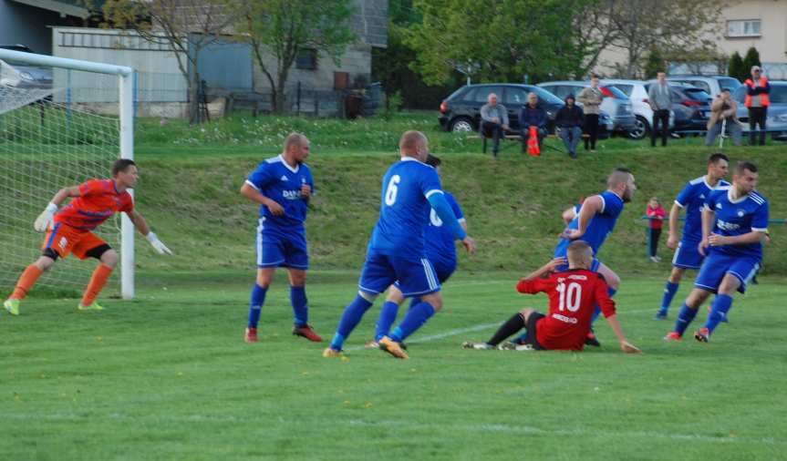 Tempo Nienaszów - Markiewicza Krosno 2-1