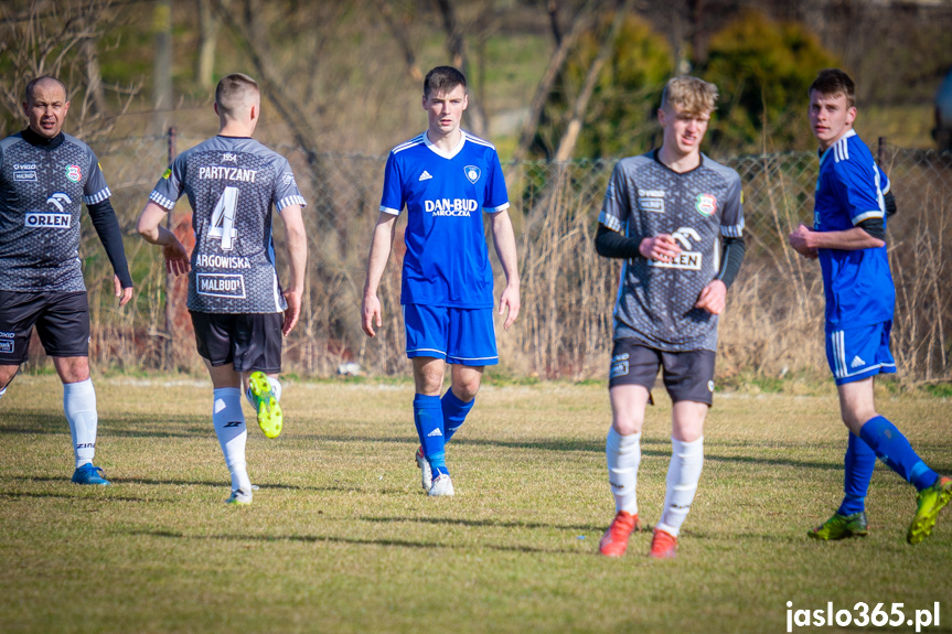 Tempo Nienaszów - Partyzant Targowiska 0:0