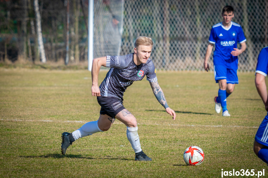 Tempo Nienaszów - Partyzant Targowiska 0:0